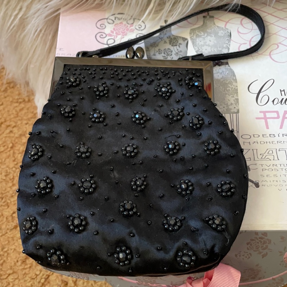 Vintage small dinner bag with beading